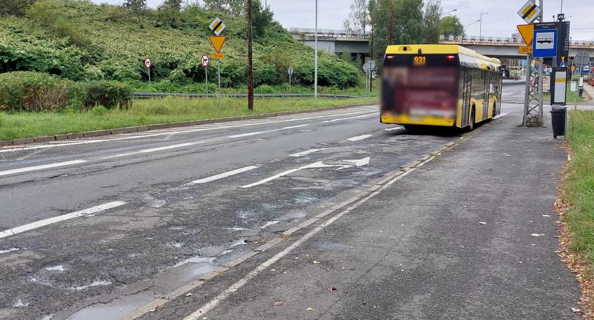 Szykuje się remont drogi w Zawodziu. Nawierzchnia jest w kiepskim stanie