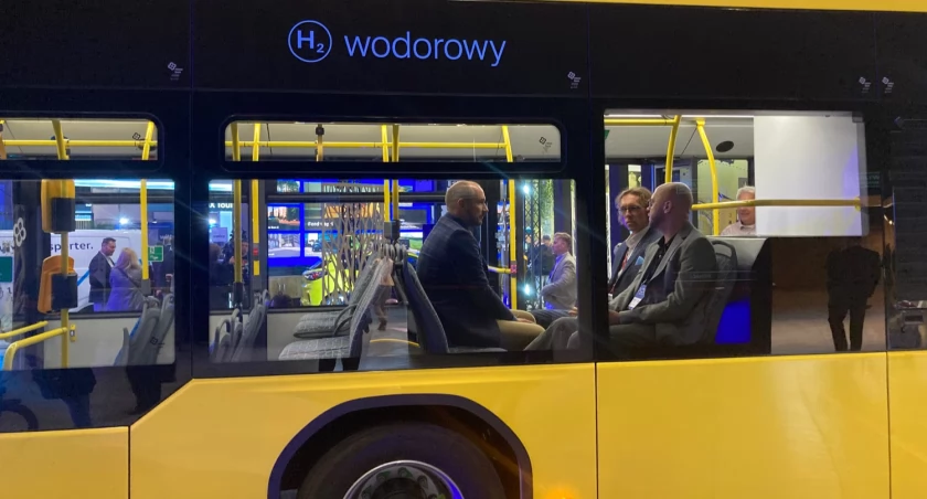 Pierwszy wodorowy autobus przyjechał do Katowic. Łącznie Metropolia zamówiła 8 sztuk