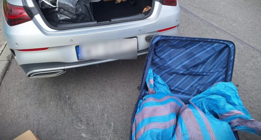 Pseudokibice zatrzymani na autostradzie A4. Przewozili narkotyki w bagażniku i wpadli w zasadzkę policji