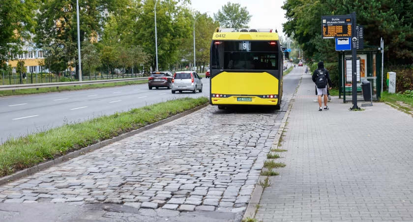 Zniknie kostka, będzie beton. Kolejna zatoka autobusowa zostanie przebudowana