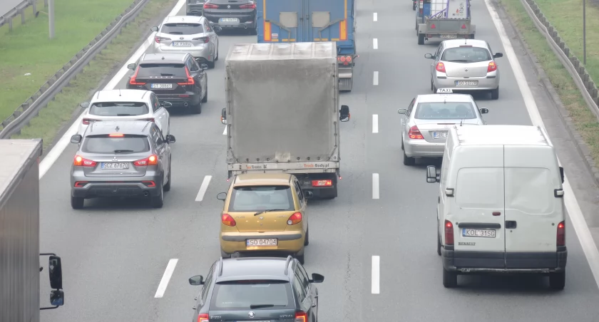 Dwa samochody zderzyły się na DTŚ. Jest duży korek