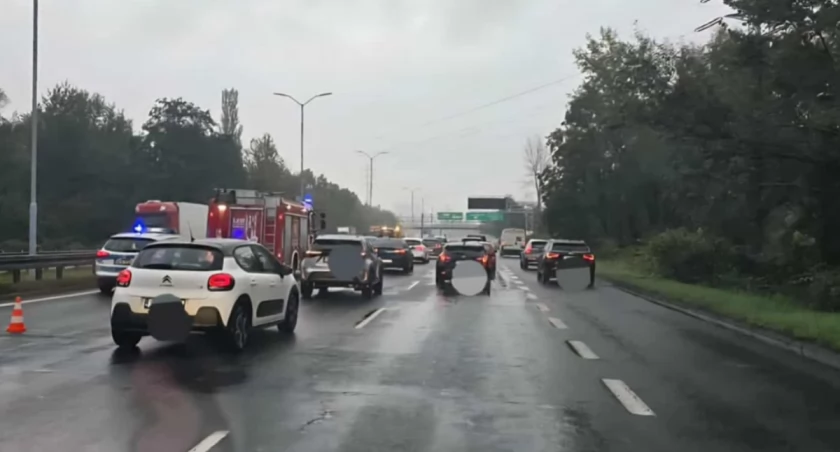 Poranna kolizja w Katowicach spowodowała długi korek na DTŚ-ce