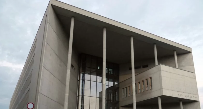 Po dwóch tygodniach od wyjścia z więzienia, zabił swoją matkę. Sąd w Katowicach skazał 45-latka za zabójstwo