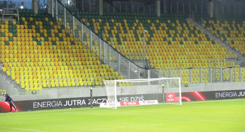 Kontrowersyjny przetarg na dostawę narzędzi dla stadionu miejskiego został unieważniony