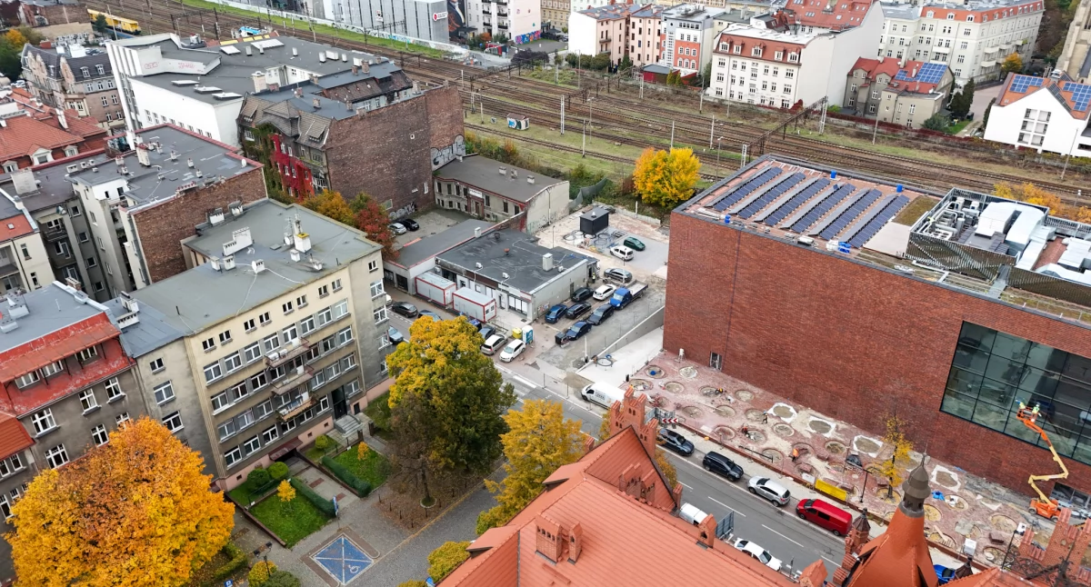 Kiedyś była tu pizzeria, teraz budynek przejmuje uczelnia. Miasto przekazało Akademii Muzycznej pusty pawilon w centrum Katowic