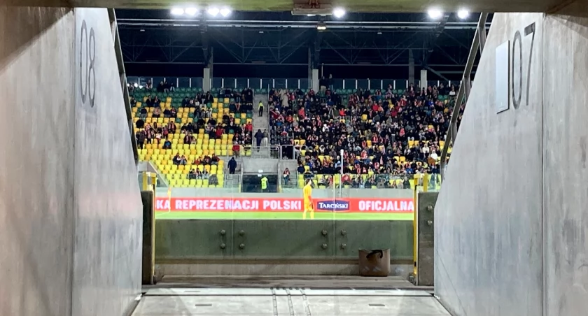 Firma, która idealnie trafiła z ceną w przetargu na dostawę narzędzi dla miejskiego stadionu, tłumaczy, dlaczego wycofała się z dostawy sprzętu
