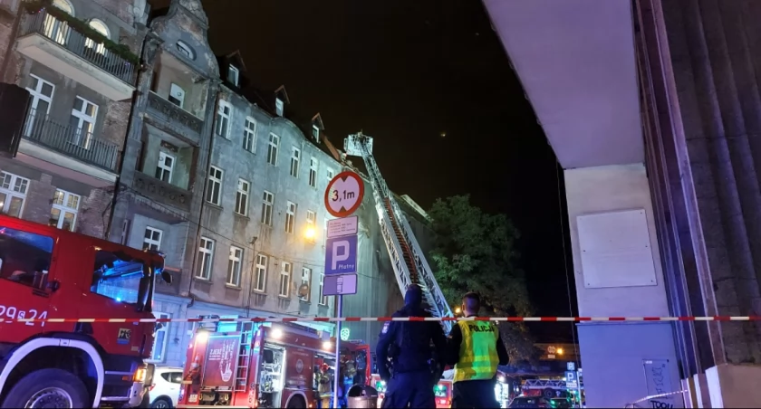 Pożar w kamienicy w centrum miasta. Ulica Francuska jest zamknięta