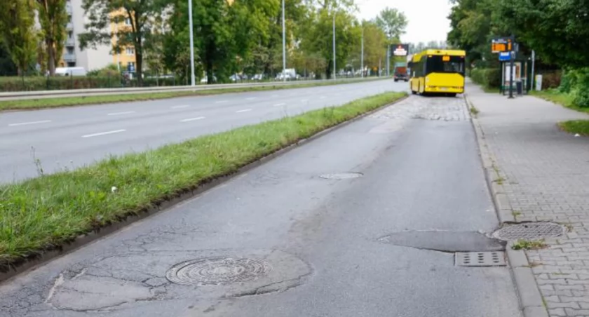 Kolejny przystanek bez kostki. Nawierzchnia na ul. Mikołowskiej zostanie wymieniona