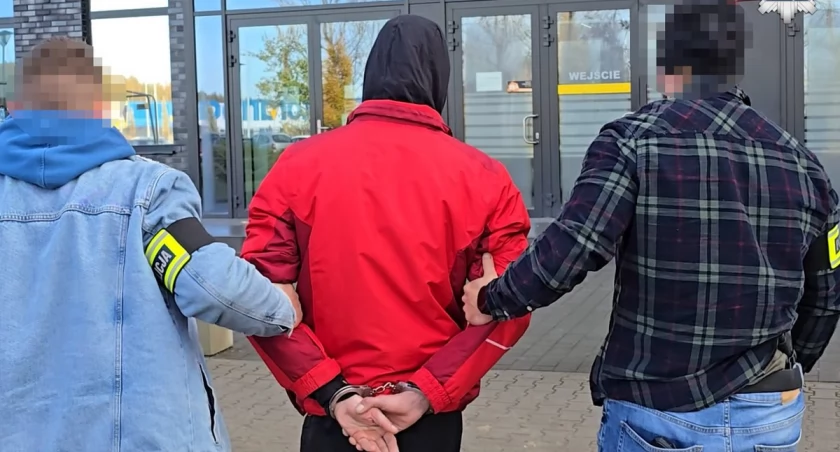 Mężczyzna, który śmiertelnie potrącił busem pieszego i uciekł z miejsca wypadku, został aresztowany