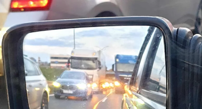 Zwężenie na DTŚ w Chorzowie. Kierowcy stali w długich korkach i zastanawiali się o co chodzi