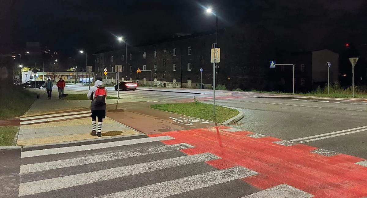 Jest jasno, ale będzie jaśniej. Miasto dołoży latarnie na nowej drodze z nowym oświetleniem