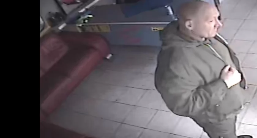 Ukradł samochód z komisu w Starej Ligocie. Policja publikuje zdjęcia