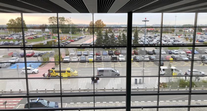 Mgła w Krakowie. Kilka samolotów przekierowano do Pyrzowic