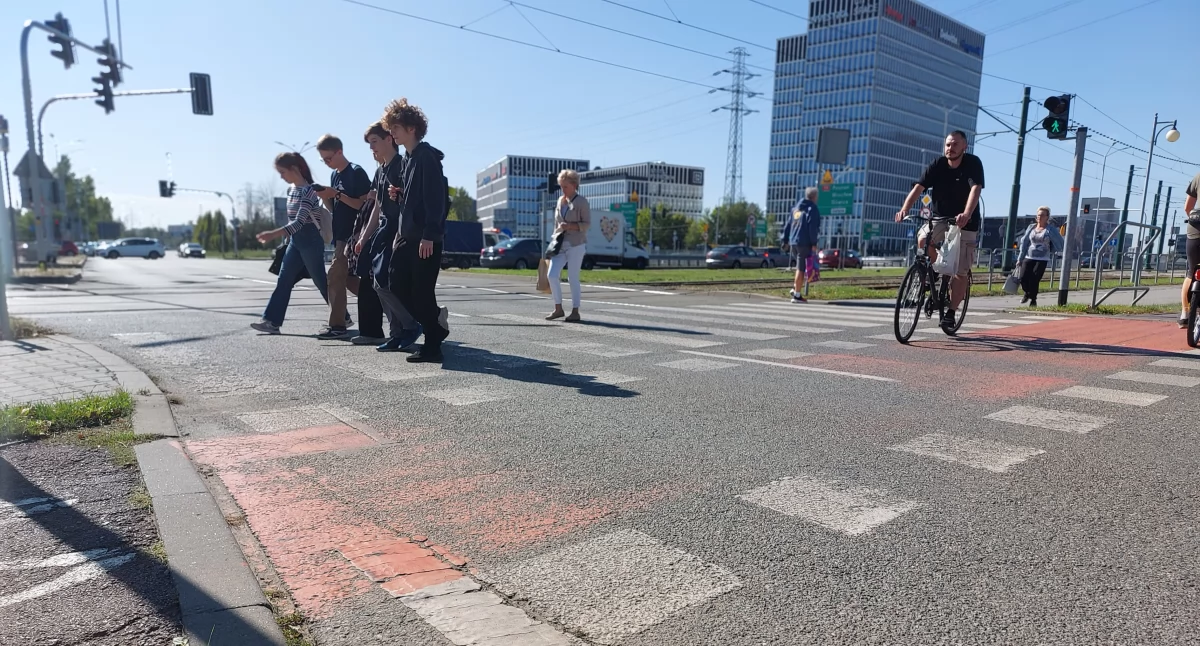 Koniec kostki na drogach rowerowych i likwidacja krawężników. MZUiM ogłosił przetarg na wykonanie trasy z Chorzowa do Ronda im. gen. Ziętka
