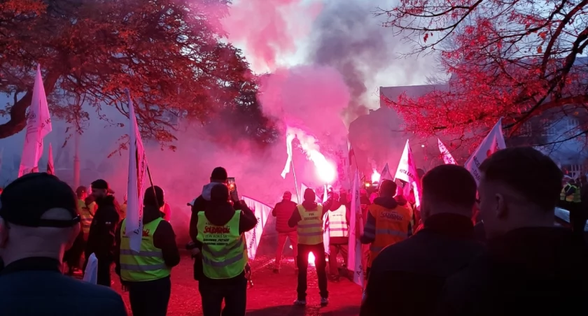 Przeciwko rządowi, Tuskowi i Zielonemu Ładowi. 10 tysięcy osób wzięło udział w manifestacji w Katowicach