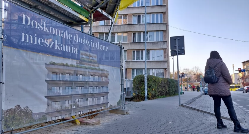 Deweloper remontuje blok spółdzielni w zamian za nieblokowanie inwestycji. „Spółdzielnia nas sprzedała za elewację”