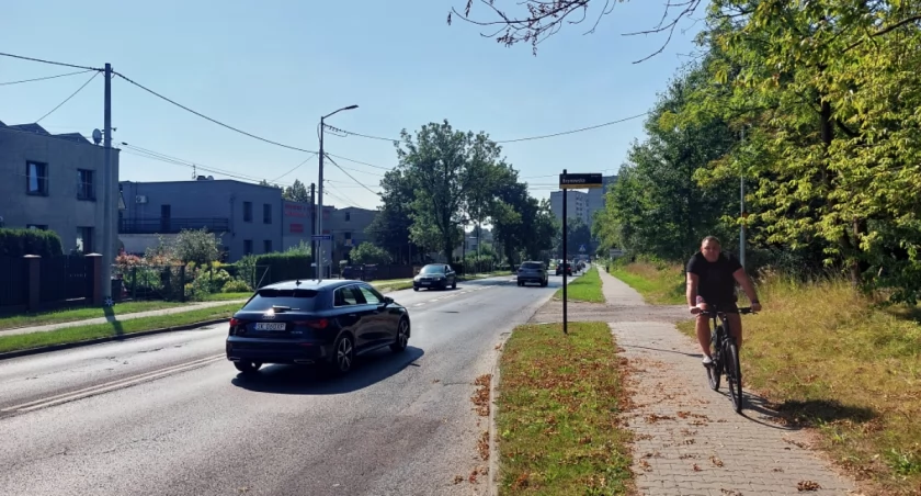 Miasto od sześciu lat „buduje” drogę rowerową. Zamiast niej ma powstać 10 razy droższy ciąg pieszo-rowerowy
