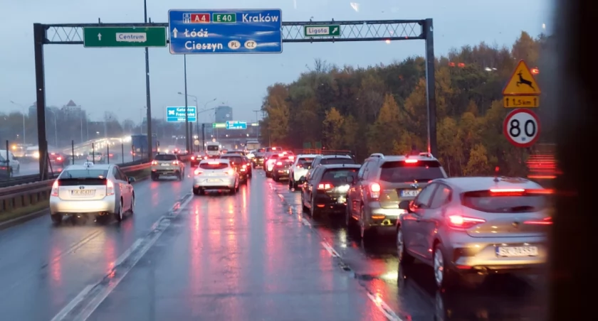 Brak wiaduktu paraliżuje ruch na autostradzie A4. Nieprędko się to zmieni