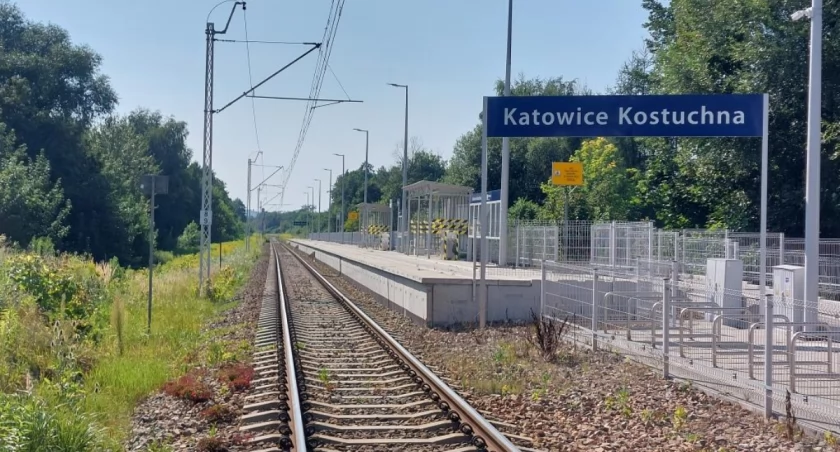 Kończy się krótka przygoda pociągów pasażerskich z przystankami w Ochojcu, Murckach, Kostuchnie i Podlesiu
