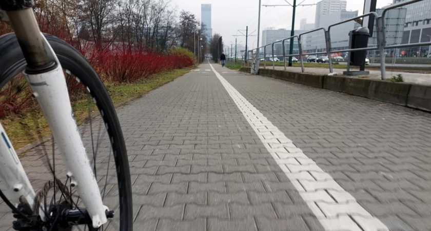 Likwidacja kostki i krawężników, przejazd obok Silesia City Center. Rowerowa inwestycja za ponad 4 mln złotych