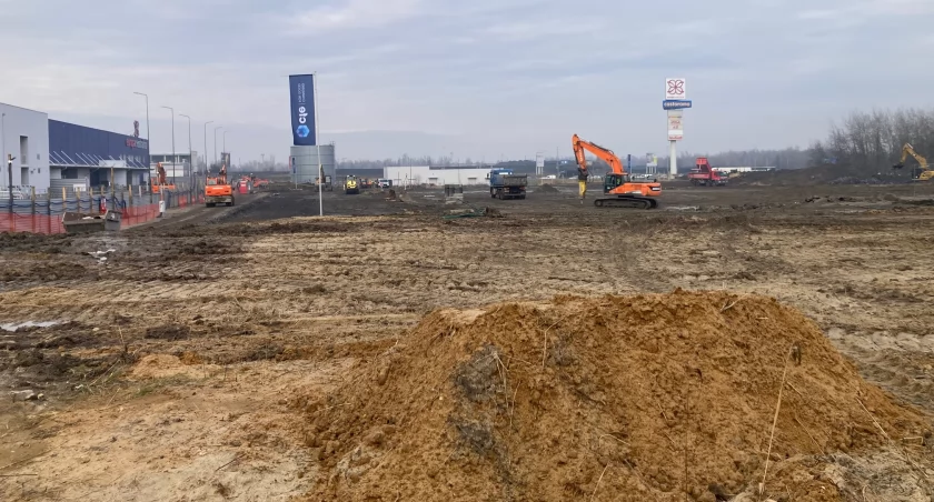 Rozpoczyna się budowa kolejnego parku rozrywki w metropolii. Powstanie przy skrzyżowaniu autostrad