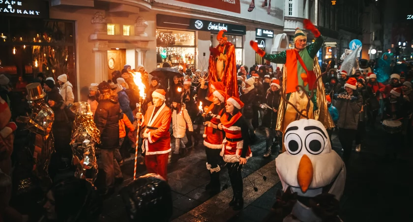 Ogień, orkiestra i wielkie maskotki. Mikołajkowy orszak przejdzie ulicami Katowic