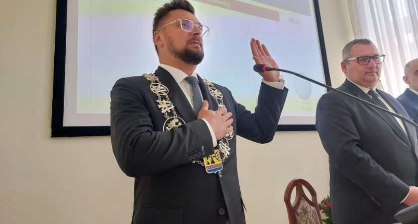 Zakup luksusowej limuzyny dla prezydenta Katowic to objaw smutnego i niebezpiecznego zjawiska [KOMENTARZ] 