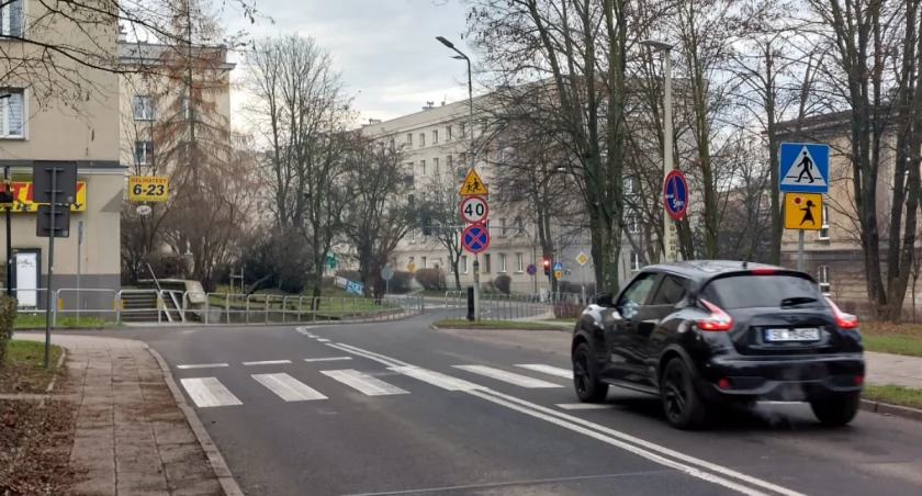 MZUiM remontuje na raty. Zakończyły się prace na krótkim odcinku drogi, choć wyremontowany mógł być dłuższy
