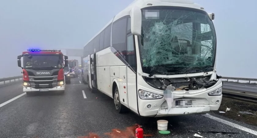 Kilka kolizji i wypadek na autostradzie A4. Droga w kierunku Katowic jest zablokowana