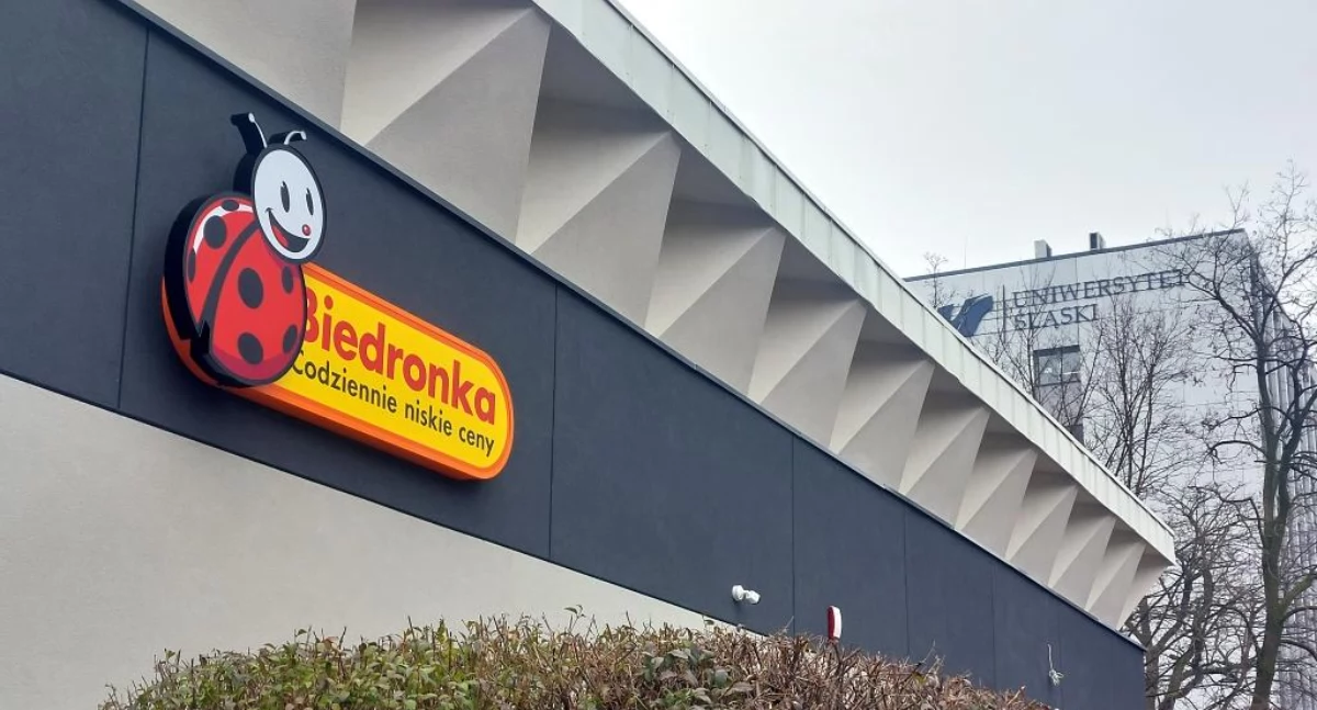 Biedronka w pawilonie z lat 60. Sklep otwiera się ponownie po przebudowie