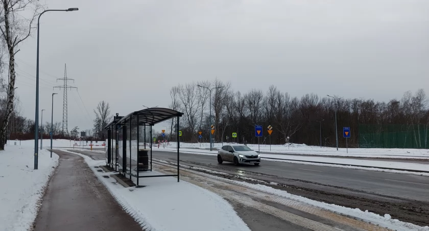 Drogi do stadionu miejskiego powstały w bólach. Budowa zakończona z półrocznym opóźnieniem, ale nadal trwają odbiory