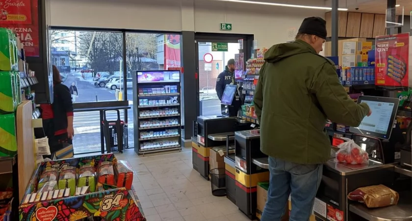 Podwyżki w Biedronce. Początkujący kasjer zarobi co najmniej 5300 zł brutto