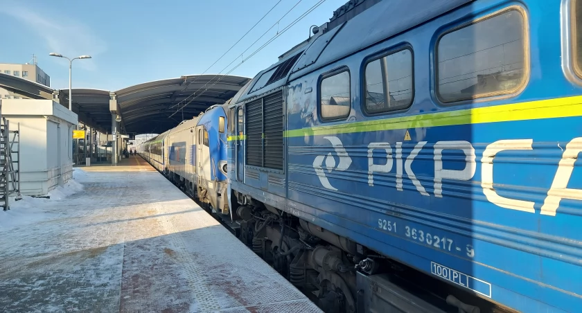 Pociągi Kolei Śląskich utknęły na torach. Jest duża awaria sieci trakcyjnej