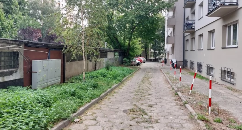 Deweloper próbuje przeforsować nowy dojazd do apartamentowca. Urzędnicy nie są przekonani