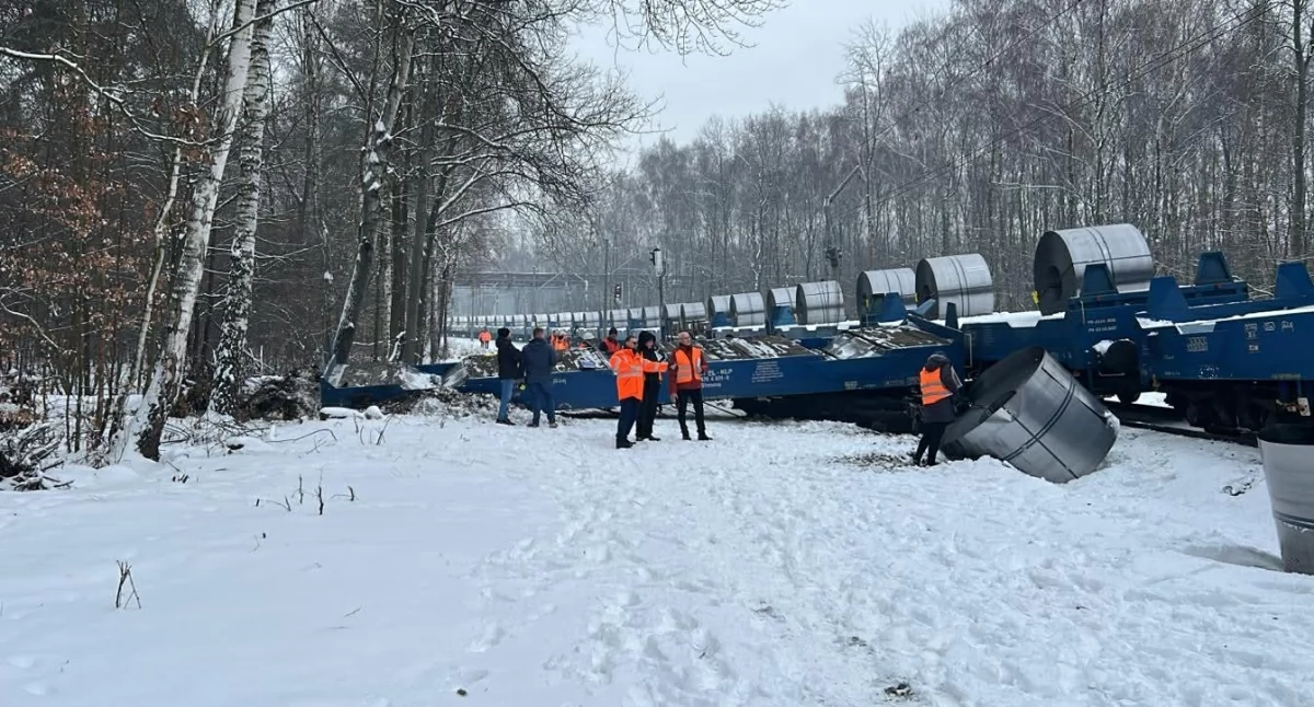 Pociąg towarowy wykoleił się w Katowicach. Policja ustala przyczynę