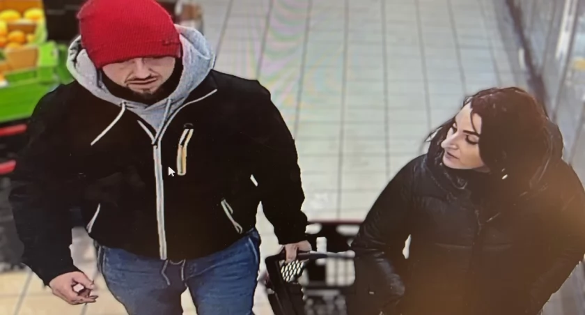 Ukradli produkty za prawie 1000 zł z Biedronki w Zawodziu. Policja publikuje zdjęcia podejrzewanych