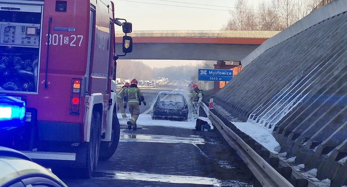 Samochód spłonął na autostradzie A4. Są ogromne utrudnienia