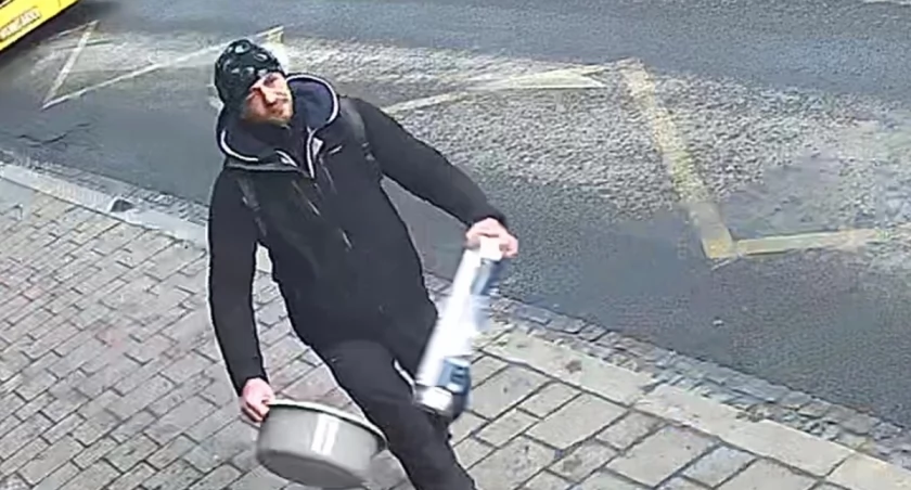 Uderzył chłopca w twarz i złamał mu nos. Policja szuka agresora