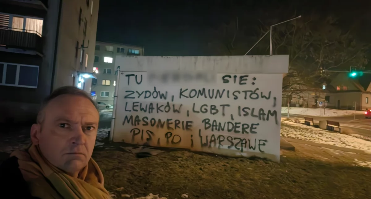 Radny zgłosił wulgarny i hejterski napis. Gdy wrzucił post, zaatakowali go w komentarzach 