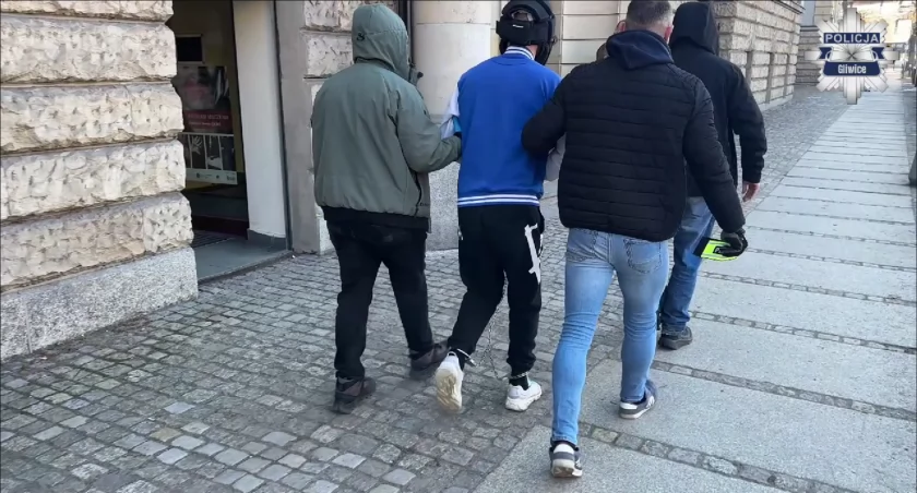 Porywacze pobili go i przystawiali nóż do szyi. Zostawili 27-latka bez ubrań nad jeziorem