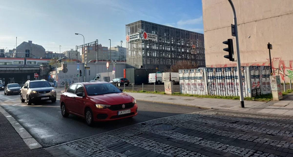 Dzień dobry Katowice. Parking na Tylnej Mariackiej nadal pusty i bez abonamentów