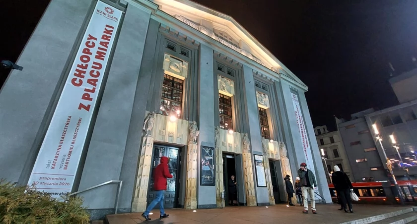 Z Teatru Śląskiego zniknęła siatka. Fasada została odsłonięta po długim czasie