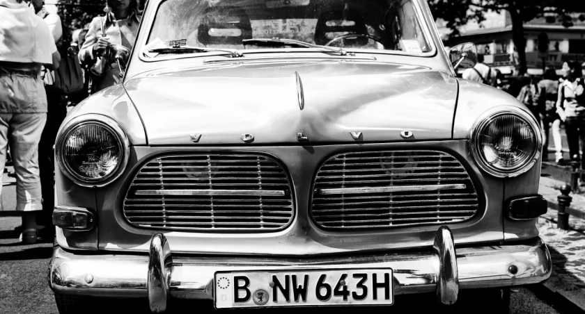 Od luksusu dla nielicznych do codziennego środka transportu. Jak samochód odmienił XX wiek?
