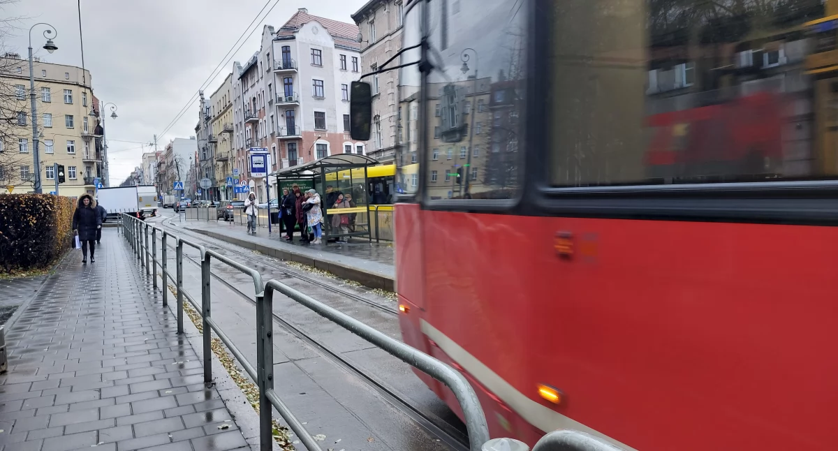 Na Placu Miarki wykoleił się tramwaj. Będzie wymiana torów w tym miejscu