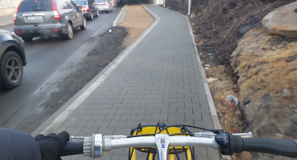 Nie chodnik, nie ścieżka rowerowa. Pod nowym wiaduktem w Katowicach powstała „rezerwa przestrzenna”