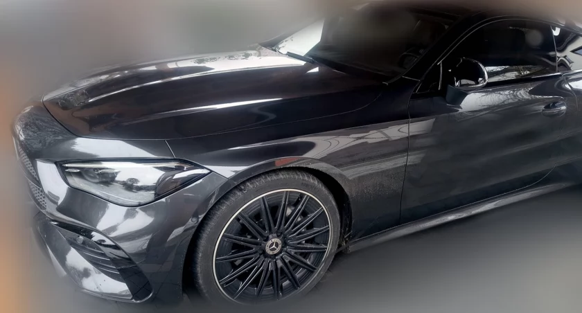 Mercedes z Francji odnalazł się w woj. śląskim. Policja szuka złodziei