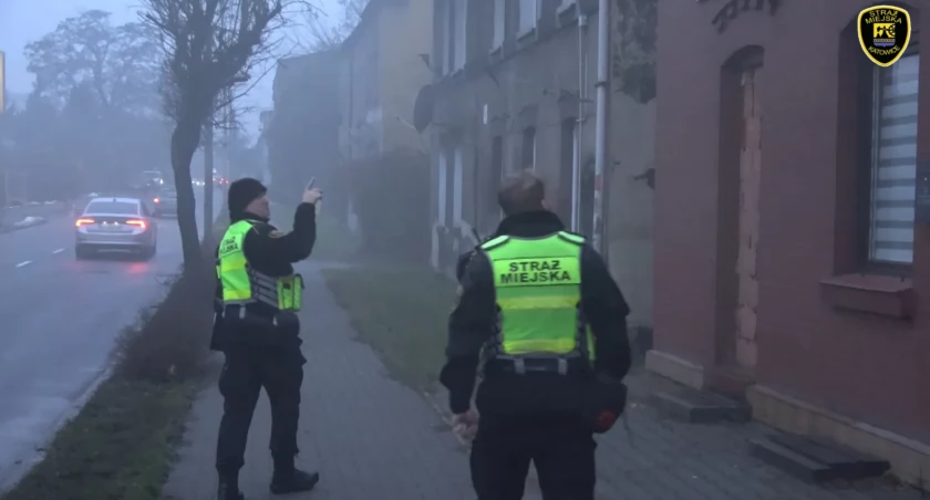 Straż Miejska chciała skontrolować piec mieszkańca. Odmówił, wsiadł do auta i odjechał