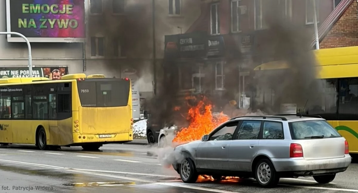 Pożar samochodu w centrum Katowic. Są duże korki w rejonie autostrady A4 
