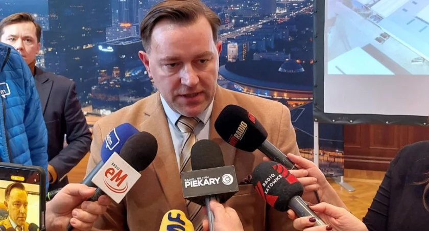 Radny prezydenta próbuje cenzurować obrady komisji, której jest przewodniczącym. Powołuje się na regulamin, którego najwyraźniej nie zna