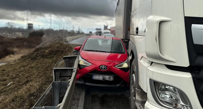 Pościg na autostradzie A4. Policji pomógł kierowca ciężarówki